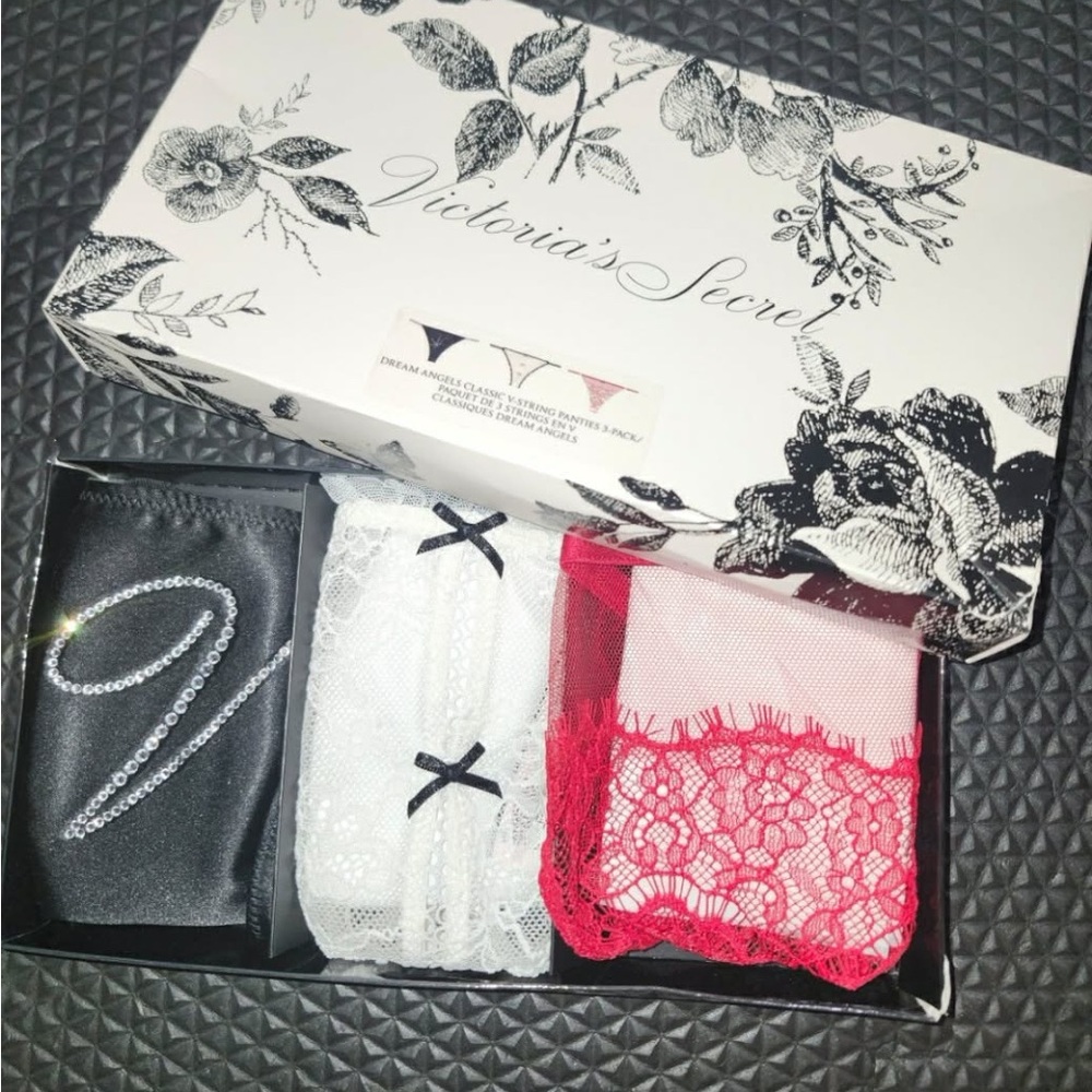 Victoria's Secret V-string set size Large NIB